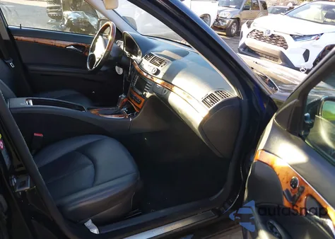 2008 Mercedes-Benz E 350 4Matic z USA, uszkodzony, nr VIN WDBUF87X18B293018